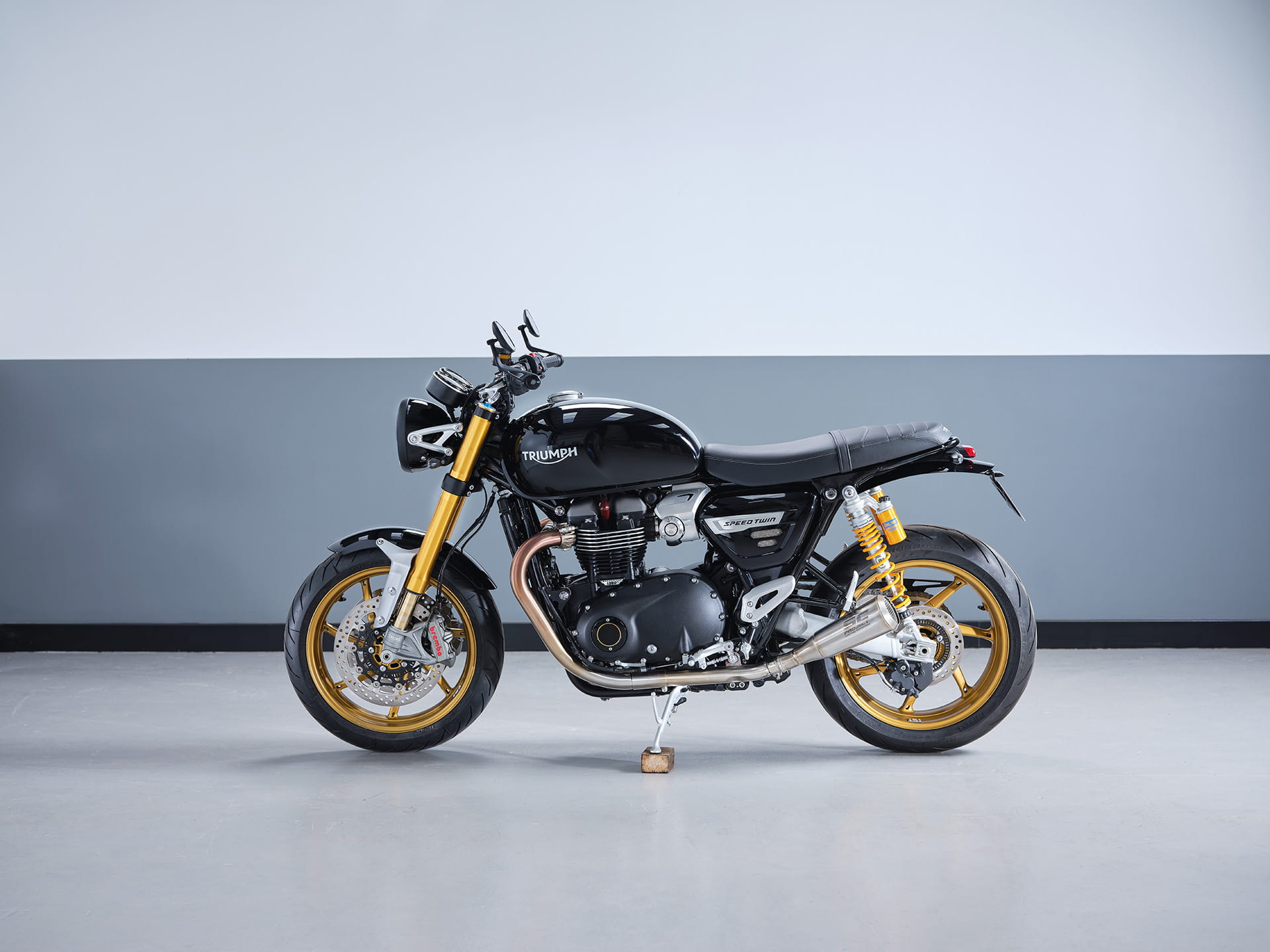 Triumph street twin custom hotsell
